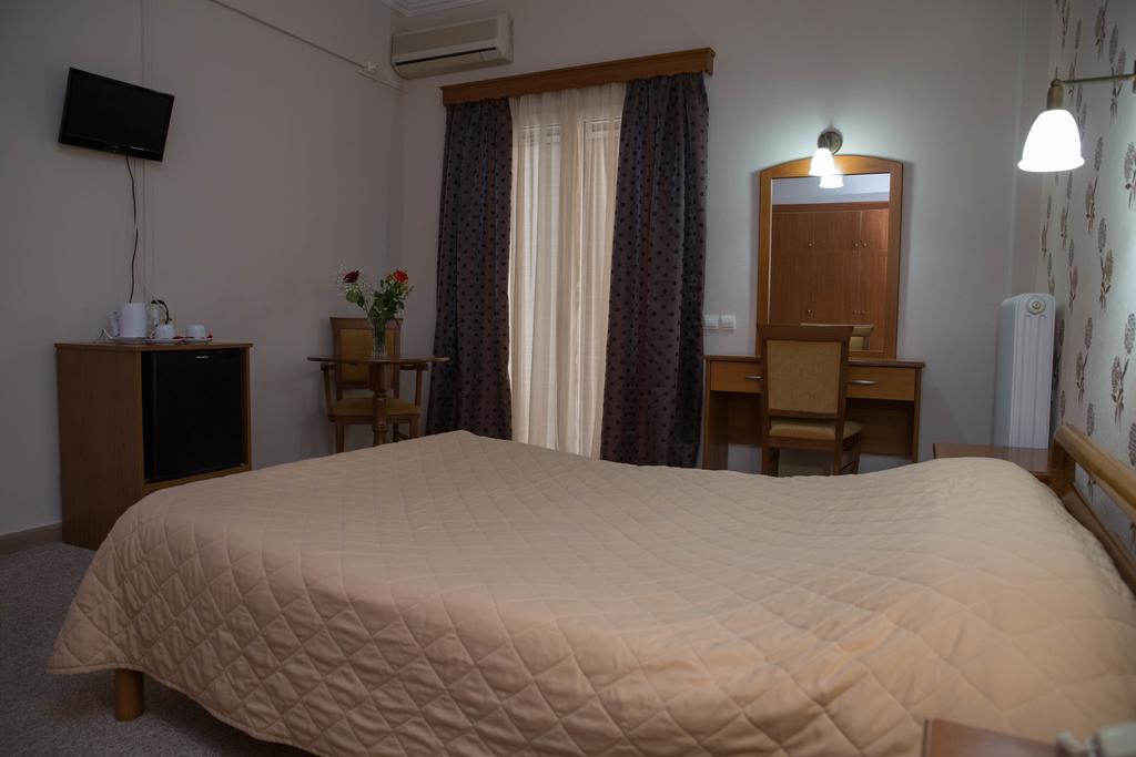 Hotel Liberty Meszolóngi Kültér fotó
