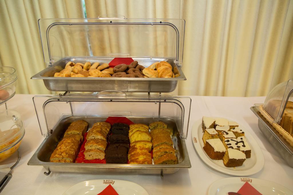 Hotel Liberty Meszolóngi Kültér fotó