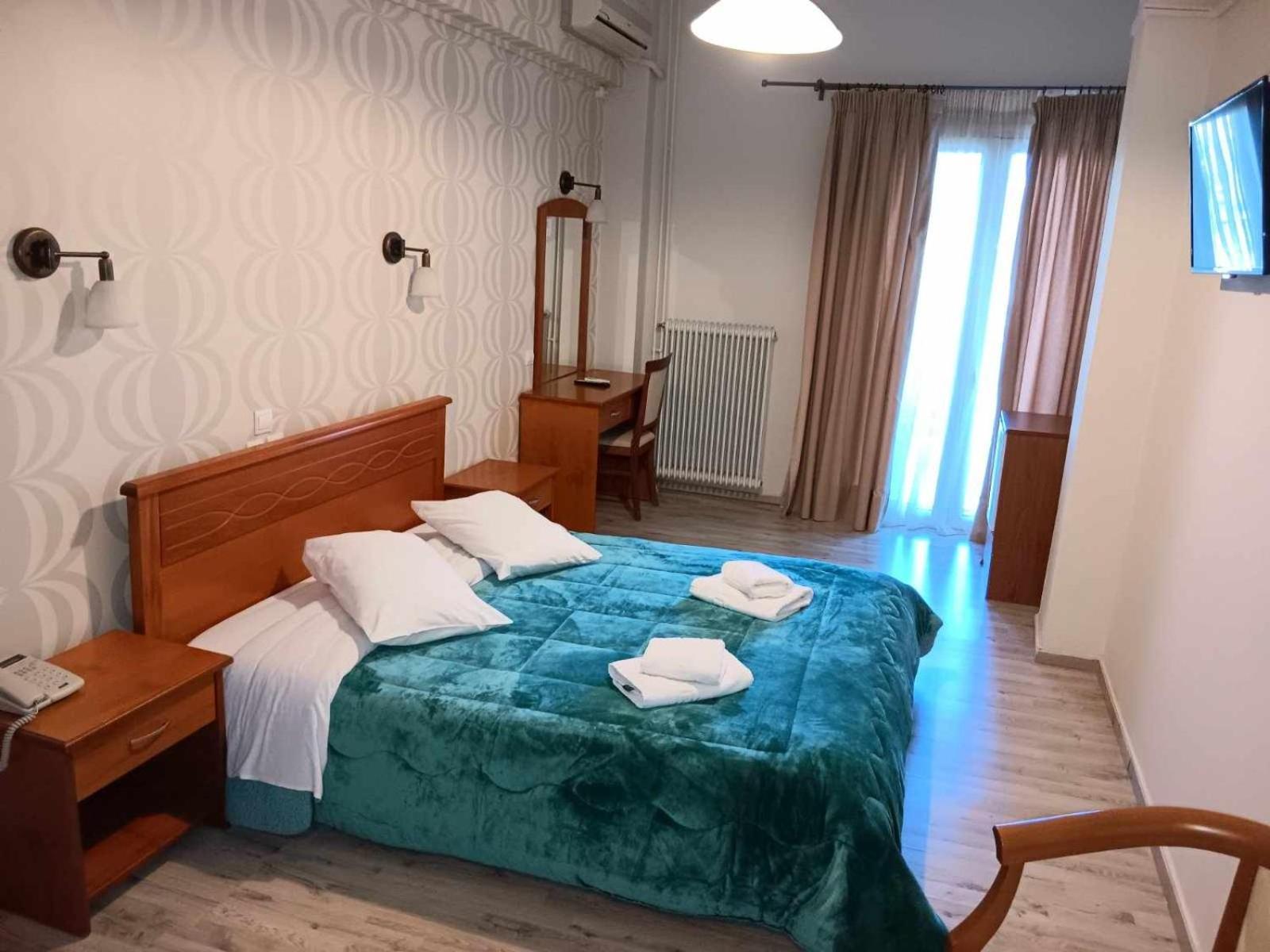Hotel Liberty Meszolóngi Kültér fotó