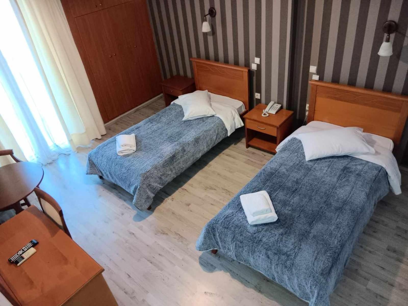 Hotel Liberty Meszolóngi Kültér fotó