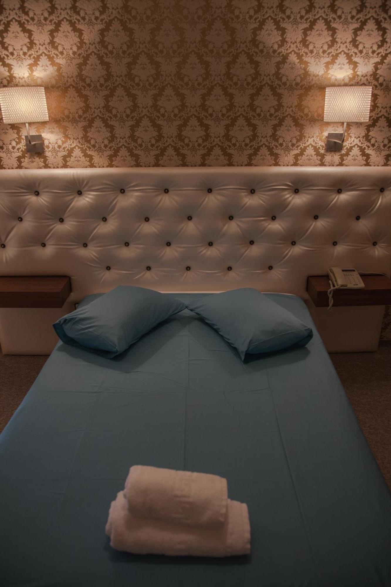 Hotel Liberty Meszolóngi Szoba fotó