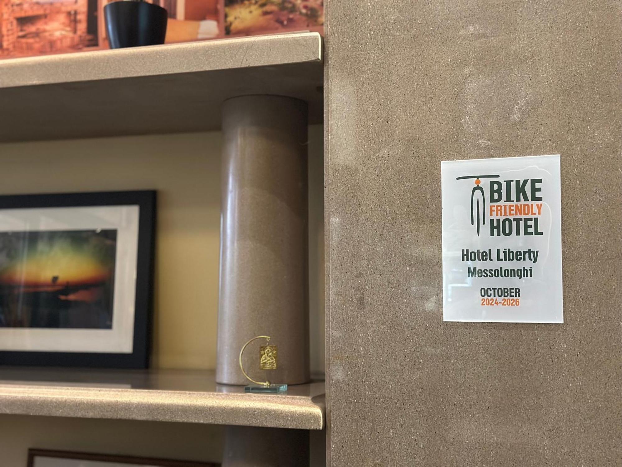 Hotel Liberty Meszolóngi Kültér fotó