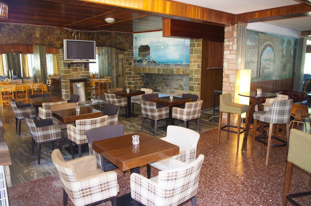 Hotel Liberty Meszolóngi Kültér fotó