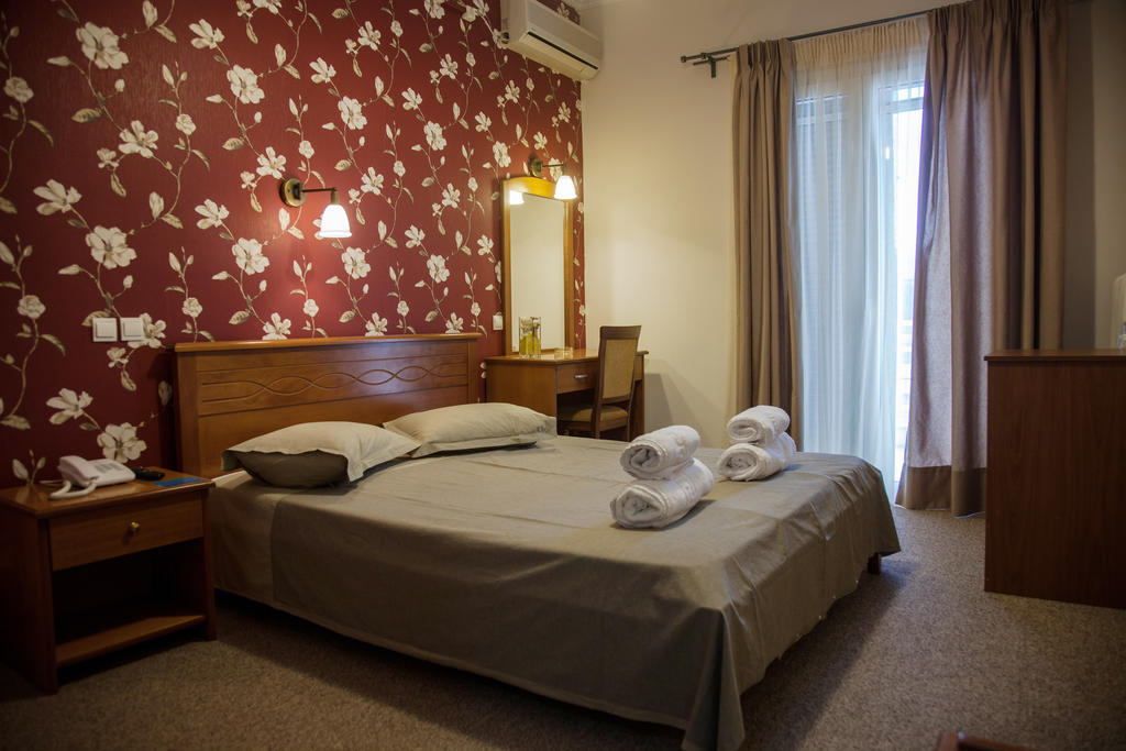Hotel Liberty Meszolóngi Kültér fotó